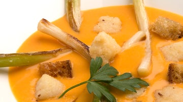 Karlos Arguiñano-Crema de calabaza con puerros y picatostes de pan y bacalao