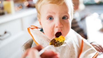 Bebé comiendo