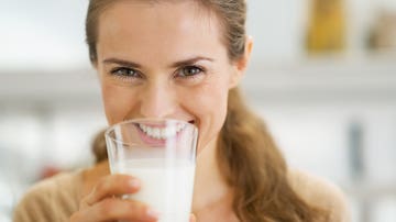 Bebiendo leche