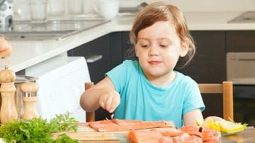 Niña y pescado