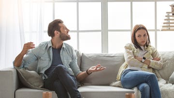 Pareja discutiendo