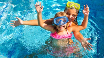 Niños en piscina