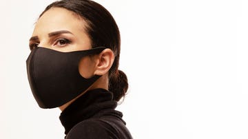 Mujer con mascarilla
