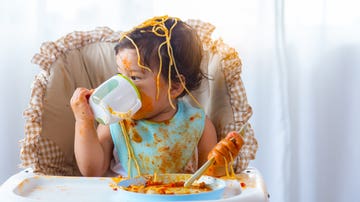 Niño comiendo