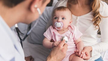 Bebé en médico